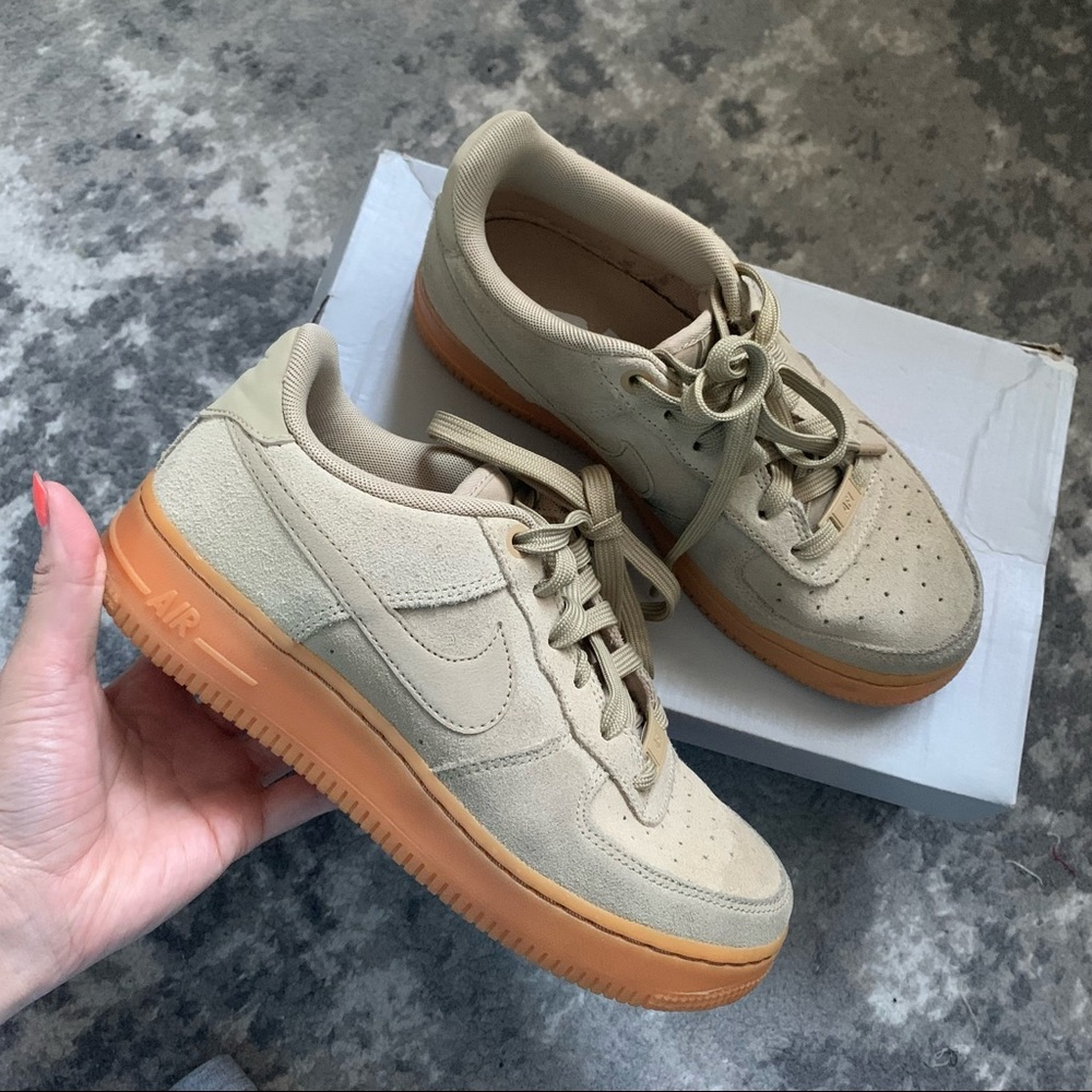Nike Air Force 1 Seude